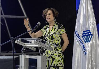 Desde Saltillo, exhorta Denise Dresser a mexicanos a no otorgar todo el poder a un partido