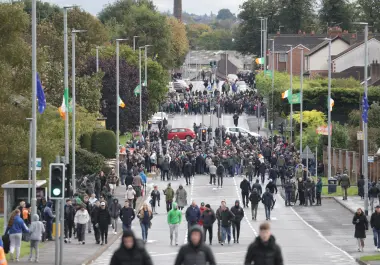 Manifestantes en el Garvaghy Road en la marcha del Loyal Orange en Portadown, Irlanda del Norte, el 27 de septiembre del 27, 2026.