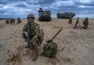 Con los recientes cambios en su política, el gobierno de la primera ministra Sanae Takaichi busca no solo fortalecer sus propias capacidades defensivas ante las amenazas regionales, sino también impulsar su industria de defensa y cooperar más estrechamente con aliados internacionales.