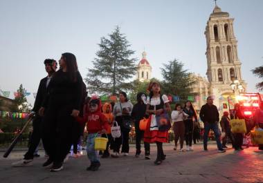 El Centro vibra con colores y disfraces en la noche de Halloween