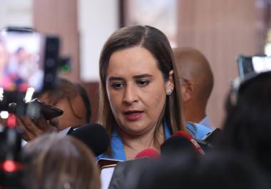 La diputada Beatriz Fraustro Dávila, presidenta de la Junta de Gobierno del Congreso de Coahuila, durante la sesión en la que se abordó el procedimiento para la designación del presidente municipal sustituto de Torreón.