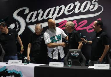 La directiva de Saraperos presentó oficialmente a Mendy López como manager del equipo para la temporada 2026 de la Liga Mexicana de Beisbol.
