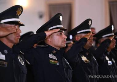 El alcalde de Saltillo, Javier Díaz, encabezó ayer la graduación de 100 nuevos elementos municipales.