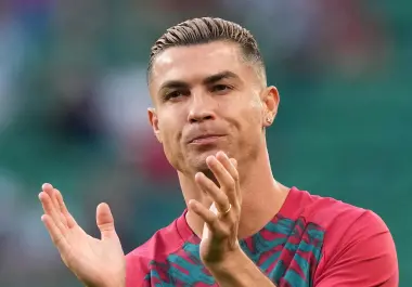 El conflicto comenzó luego de que el atacante calentara durante el partido ante Noruega sin ingresar al campo. Días después, el jugador acusó al técnico de incumplir su palabra.