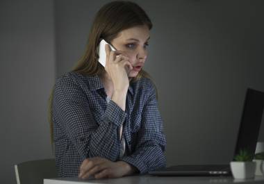 Los deepfakes de voz no solo representan un avance tecnológico, sino también un desafío en términos de seguridad.