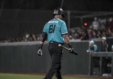 Algodoneros de Unión Laguna respondió en Saltillo y venció 6-2 a Saraperos en el Estadio Francisco I. Madero, durante un Juego con Causa a beneficio del DIF Coahuila.