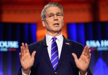 Bessent dijo que Ottawa está obligada a cumplir con las obligaciones del T-MEC y se mostró favorable a imponer gravámenes a Canadá. FOTO: