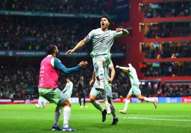 México protagonizó una remontada histórica en el Estadio Nemesio Diez, venciendo 4-0 a Honduras para asegurar su pase a las semifinales de la Concacaf Nations League.