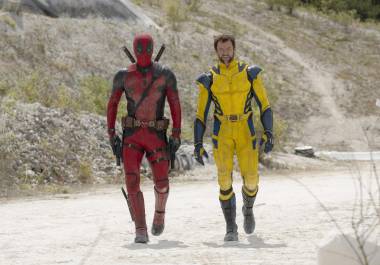 Esta imagen proporcionada por 20th Century Studios/Marvel Studios muestra a Ryan Reynolds como Deadpool/Wade Wilson, izquierda, y Hugh Jackman como Wolverine/Logan en una escena de Deadpool &amp; Wolverine. (20th Century Studios/Marvel Studios via AP)