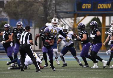 Dinos de Saltillo perdió 25-14 ante Caudillos de Chihuahua en un duelo marcado por castigos y cambios de posesión.