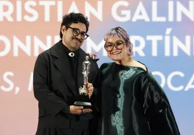 La saltillense Connie Martz gana el Ariel a Mejor Diseño de Arte por ‘Autos, mota y roncanrol’