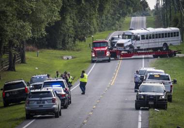 A través de un comunicado, SRE informó que debido al accidente de un autobús en Florida, donde fallecieron 8 trabajadores agrícolas mexicanos, 6 connacionales se encuentran en estado grave y 3 en estado crítico.