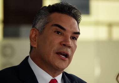 La Comisión de Quejas del INE ordenó al PRI y a Alejandro Moreno eliminar publicaciones donde llaman a Morena “narcopartido”; Alito anunció que impugnará.