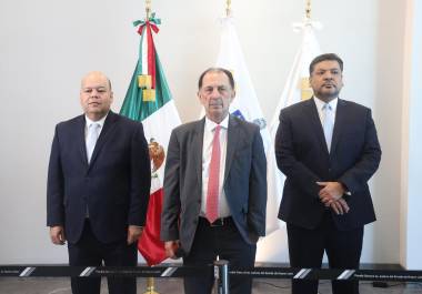 Al asegurar que ya se presentaron cuatro denuncias por venta de boletos para los partidos del repechaje, el Fiscal General de Justicia de Nuevo León, alertó por posibles fraudes.