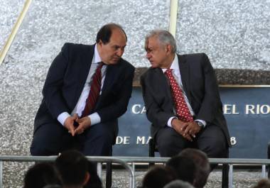 De acuerdo con Riva Palacio, Cárdenas Batel fue una de las tres personas en quien más se apoyó López Obrador, pero poco a poco fue desplazado, mientras el caricaturista Rafael Barajas, ‘El Fisgón’, ganaba cada vez más participación.