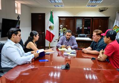 Carlos Villarreal impulsa espacios de diálogo entre jóvenes y autoridades municipales.