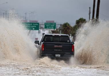 Los ciudadanos señalan que el crecimiento urbano sin obras adecuadas de drenaje ha incrementado los riesgos durante cada temporada de lluvias.