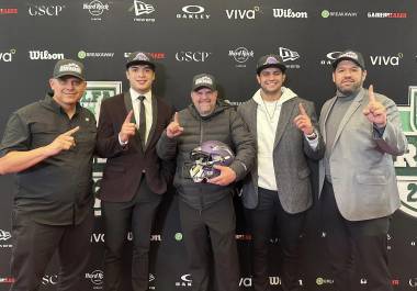 El quarterback saltillense Sergio Reséndiz volvió a casa tras ser seleccionado por los Dinos de Saltillo en el Draft LFA 2.0, reforzando el proyecto rumbo al Tazón México IX.