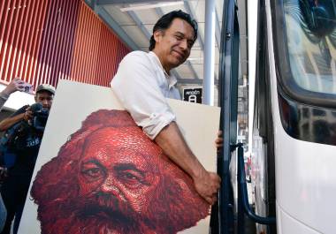 El show de Marx Arriaga tras su despido de la SEP provocó una ola de reacciones en las redes sociales.