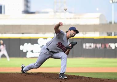 Los Acereros de Monclova celebraron una remontada que les permitió abrir los playoffs con triunfo de 12-6 sobre Durango.