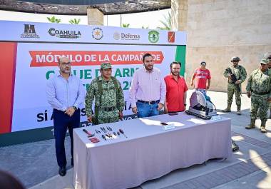 El alcalde Carlos Villarreal encabezó el arranque de la campaña “Sí al desarme, Sí a la Paz” en la plaza principal de Monclova.