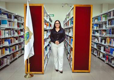 Desde su lugar de trabajo, Alejandra impulsa el talento de las mujeres.
