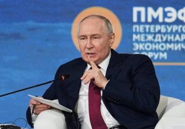 Si bien Putin se enfrenta a la presión del público y de los oligarcas rusos, aún no es suficiente para amenazar su control sobre Moscú.