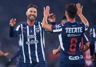 Sergio Ramos disputó su primer partido con Rayados y estuvo cerca de anotar con un sólido remate de cabeza.