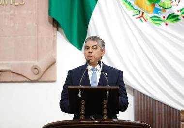 El diputado Alfredo Paredes presentó un exhorto desde el Congreso de Coahuila para que autoridades educativas impulsen programas que faciliten a los estudiantes concluir sus estudios profesionales.