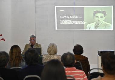 Rescatan fondo fotográfico que conserva la historia de la gente de Parras de la Fuente