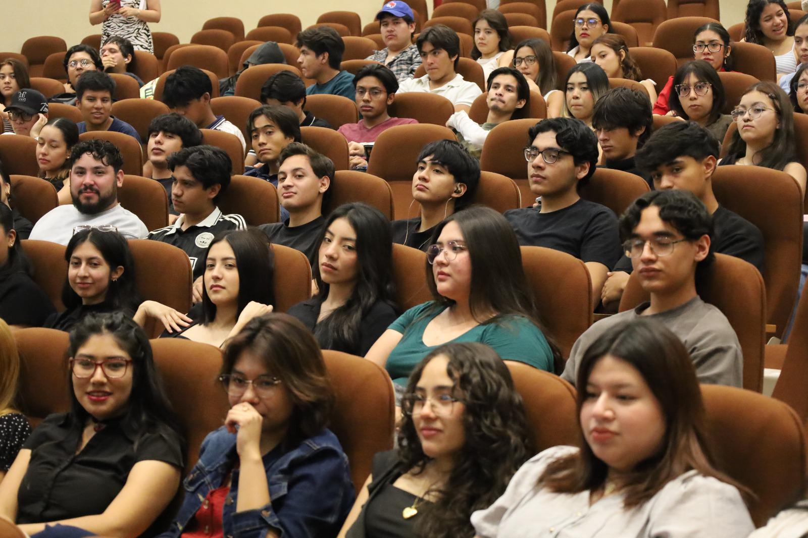 El congreso reunió ponencias sobre inteligencia artificial, marketing de experiencias y herramientas de comunicación digital.
