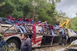 El autobús provenía de la CDMX y se dirigía a Santiago Yosondúa en la mixteca oaxaqueña; además se reportan 21 heridos