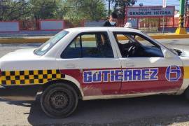 Sacan de circulación en Acuña a taxis chatarra, y los multan