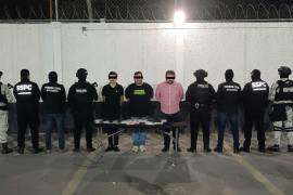 Elementos del Grupo de Coordinación Metropolitana aseguraron a tres personas y una camioneta durante un operativo al sur de Monterrey, donde fue detenido Mario Alberto “N”, presunto sobrino del exlíder del Cártel del Golfo.