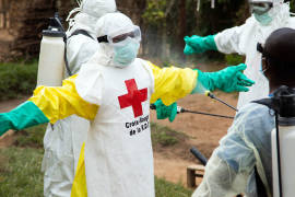 En medio de crisis por COVID-19, reaparece ébola en África