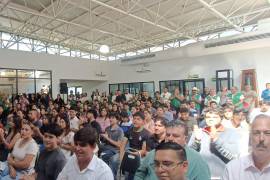 La propuesta busca ampliar las oportunidades laborales de estudiantes y jóvenes egresados.