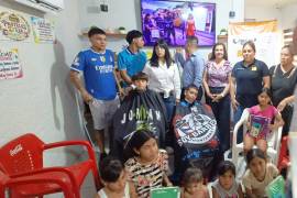 Con el propósito de mitigar el impacto económico del regreso a clases, la Fundación entregó paquetes de útiles escolares a familias de escasos recursos.