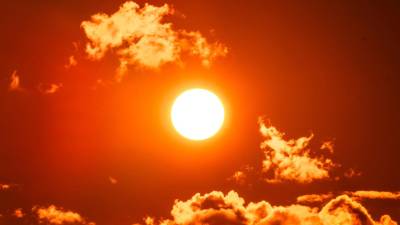 Las olas de calor 2026 perfilan un escenario crítico en México, con temperaturas que podrían alcanzar hasta los 50 grados en diversas regiones. Autoridades advierten impactos en salud, servicios y calidad del aire.