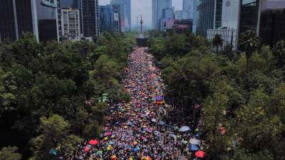 Miles de integrantes de la población LGBTTTIQPA+ marcharon del Ángel de la Independencia al Centro Histórico