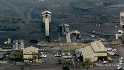 Las familias de los mineros encuentran nueva esperanza con la localización de 13 restos en la mina.