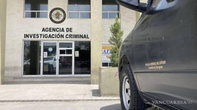 Elementos de la Agencia de Investigación Criminal aseguraron las dosis de cristal encontradas en la revisión.