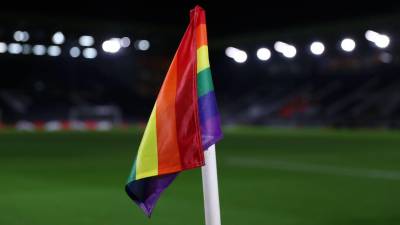 Portar la bandera LGBT durante la Copa Mundial de Qatar 2022 podría traer consecuencias para la comunidad LGBT.
