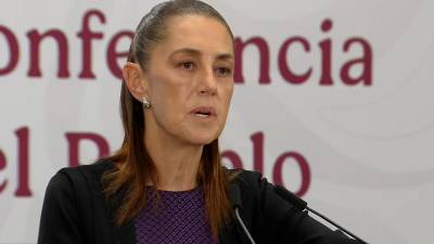 La presidenta Claudia Sheinbaum aseguró que el gobernador de Sinaloa, Rubén Rocha Moya, permanece en la entidad, luego de versiones difundidas sobre una supuesta salida del mandatario estatal.