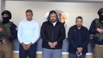 La Fiscalía de Baja California informó la detención de tres elementos de la Policía Municipal de Mexicali, señalados por su presunta participación en la desaparición forzada de cuatro hombres ocurrida en 2022.