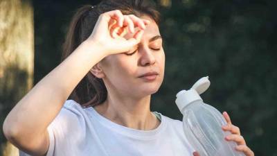 Las altas temperaturas ya comenzaron a impactar la salud de miles de mexicanos. El IMSS confirmó un incremento de 133 por ciento en los casos de golpe de calor durante 2026.