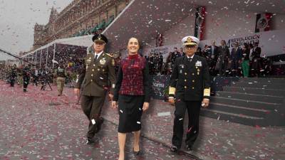 Ricardo Trevilla Trejo, secretario de la Defensa Nacional; Claudia Sheinbaum, Presidenta de México, y Raymundo Pedro Morales Ángeles, secretario de Marina, encabezaron el 114 Aniversario de la Revolución Mexicana en el Zócalo.