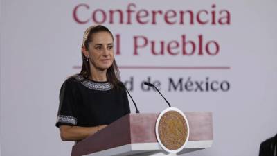La presidenta anunció un proceso de digitalización y reducción de trámites en el IMSS para mejorar la atención médica y encontrar recursos que permitan elevar los salarios del personal.