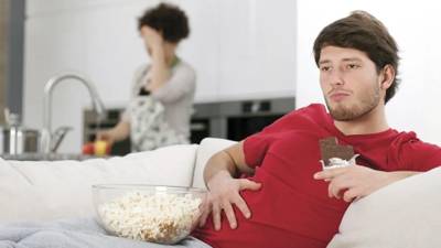 El INEGI confirma que millennials y centennials en México retrasan el matrimonio, la llegada de hijos y la salida del nido familiar por causas económicas.