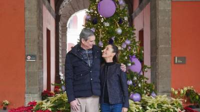 Claudia Sheinbaum, presidenta de México, en compañía de su esposo Jesús María Tarriba enviaron un mensaje de Navidad desde los pasillos de Palacio Nacional.