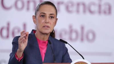 Claudia Sheinbaum respondió a las declaraciones de Sara Carter sobre presuntos vínculos entre funcionarios y crimen organizado. La presidenta destacó que México mantiene diálogo institucional con Estados Unidos.